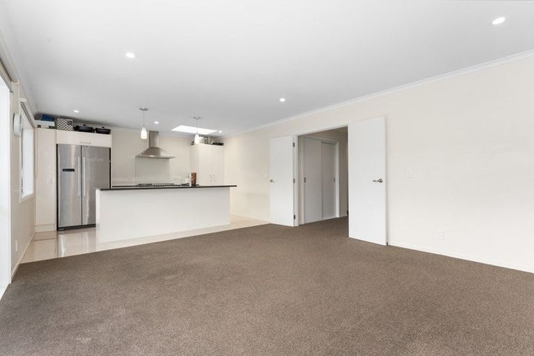 Photo of property in 15 Resolution Drive, Whitby, Porirua, 5024