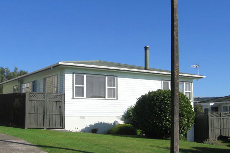 Photo of property in 68 Raroa Terrace, Tawa, Wellington, 5028