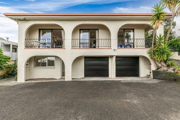 Photo of property in 3/2 Beach Road, Castor Bay, Auckland, 0620