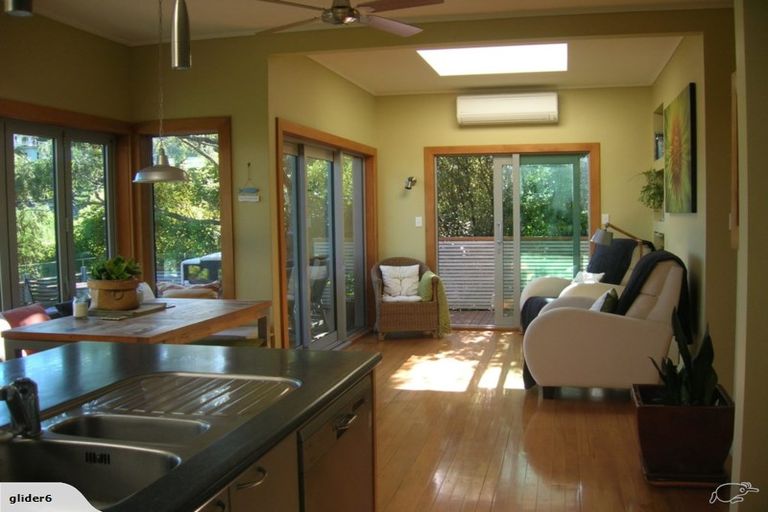 Photo of property in 5 Kaitawa Road, York Bay, Lower Hutt, 5013