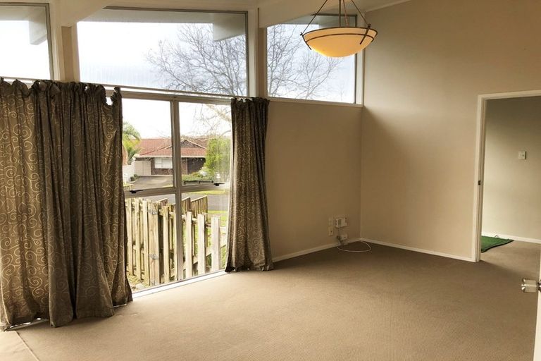 Photo of property in 17 Olena Avenue, Sunnyhills, Auckland, 2010