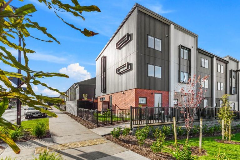 Photo of property in 10/60 Selo Street, Glen Eden, Auckland, 0602