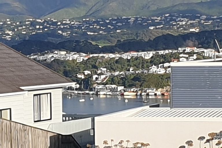 Photo of property in 24 Arahanga Grove, Maupuia, Wellington, 6022