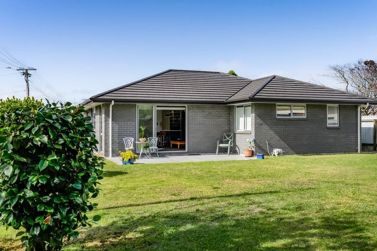 Photo of property in 7 Robbins Crescent, Hawera, 4610