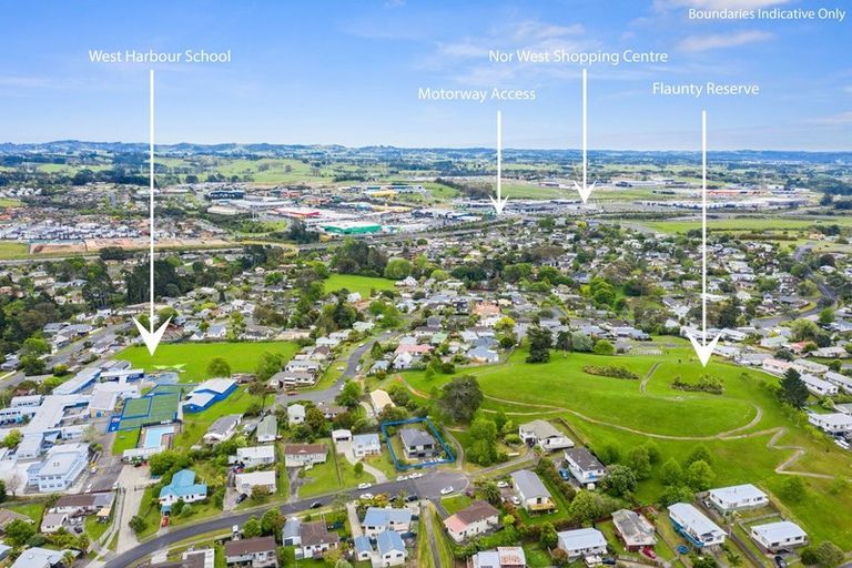 Photo of property in 16 Sumich Place, West Harbour, Auckland, 0618