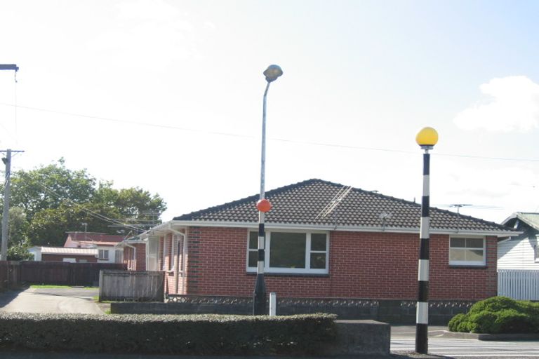 Photo of property in 2/13 Sutherland Avenue, Silverstream, Upper Hutt, 5019