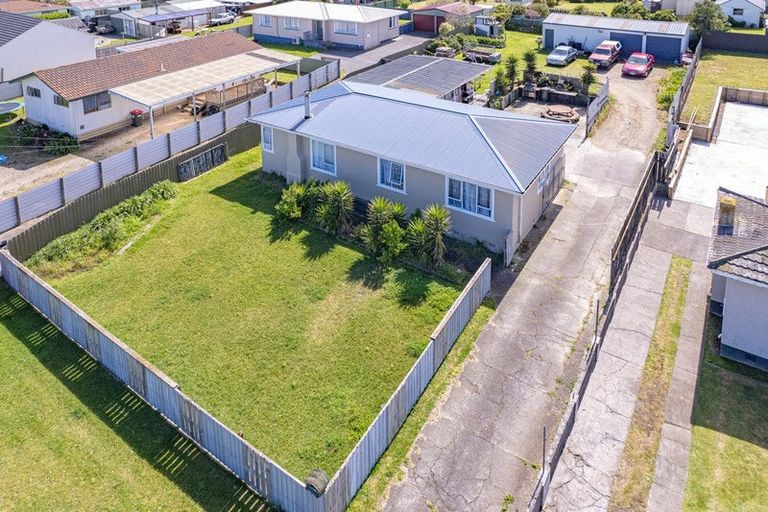 Photo of property in 32 Hood Street, Castlecliff, Whanganui, 4501