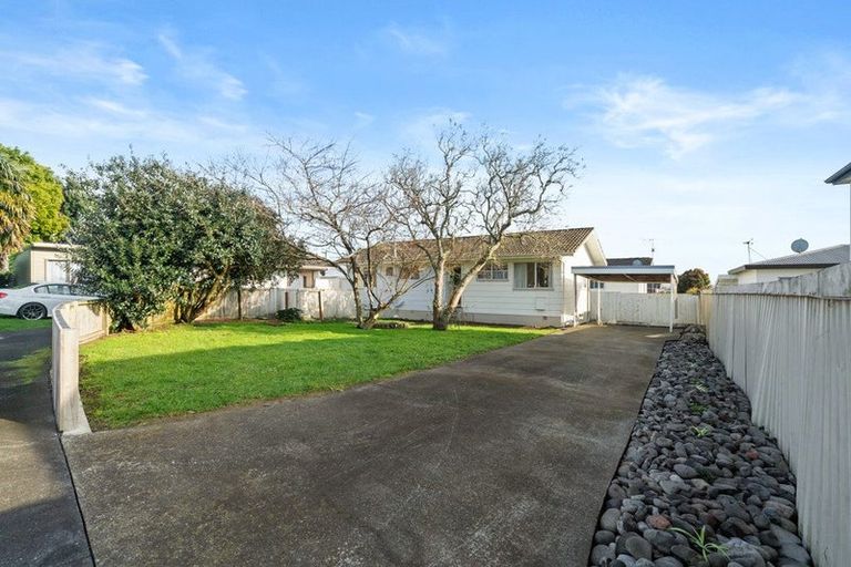 Photo of property in 1/23 Frobisher Way, Clendon Park, Auckland, 2103