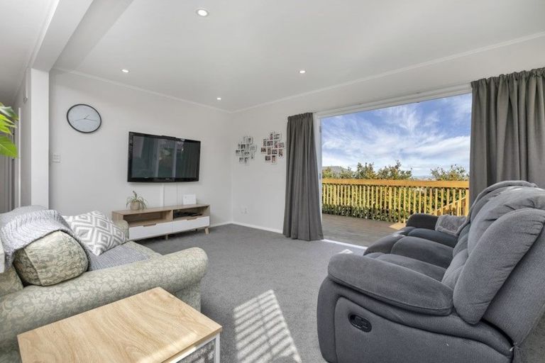 Photo of property in 2/622 East Coast Road, Pinehill, Auckland, 0630