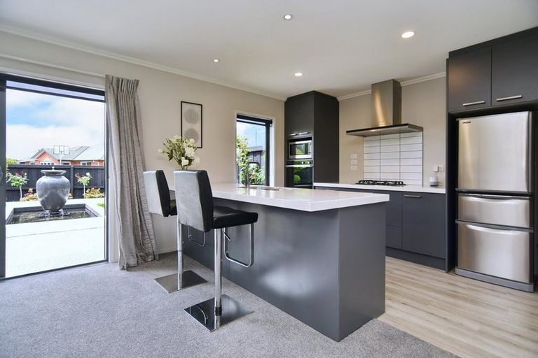 Photo of property in 3 Orewa Close, Parklands, Christchurch, 8083