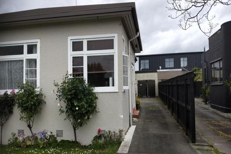 Photo of property in 495 Featherston Street, Roslyn, Palmerston North, 4414