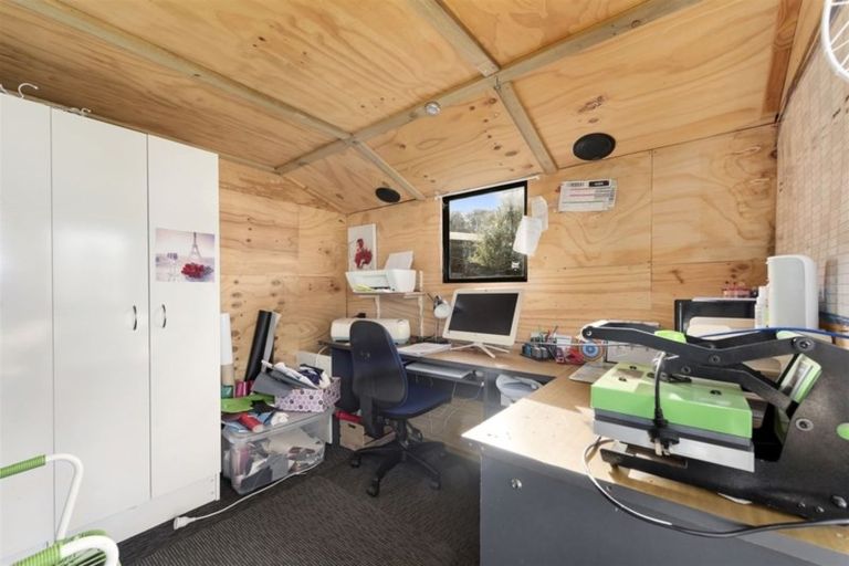 Photo of property in 20 Montana Road, Totara Park, Upper Hutt, 5018