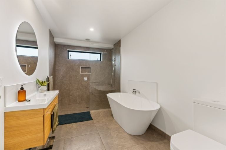 Photo of property in 24 Kaurinui Crescent, One Tree Point, 0118