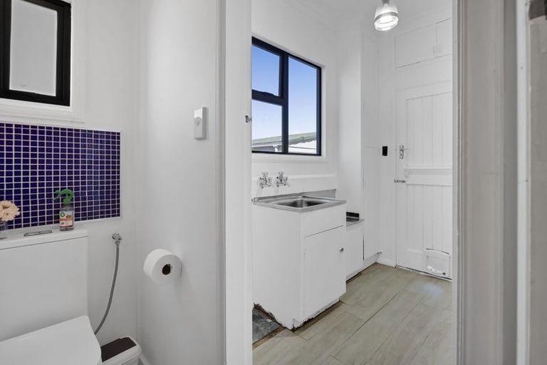 Photo of property in 11 Galt Street, Hawera, 4610