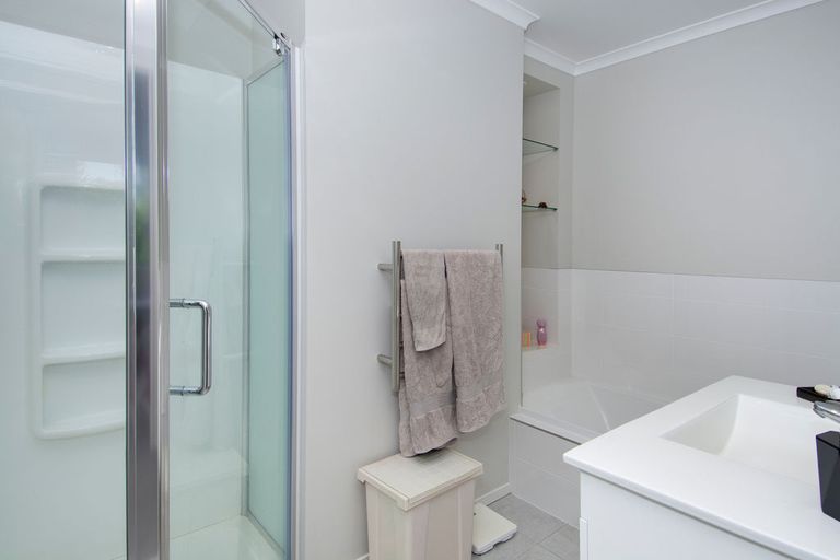 Photo of property in 42 Scoria Close, Pyes Pa, Tauranga, 3112