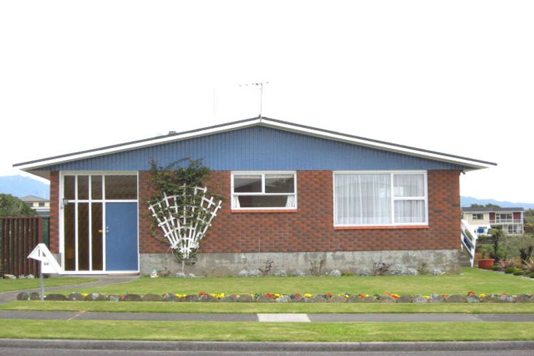 Photo of property in 28 Nevada Drive, Merrilands, New Plymouth, 4312