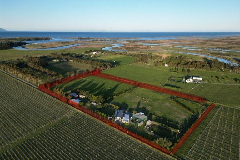 Photo of property in 92 Beacon Road, Dillons Point, Blenheim, 7273