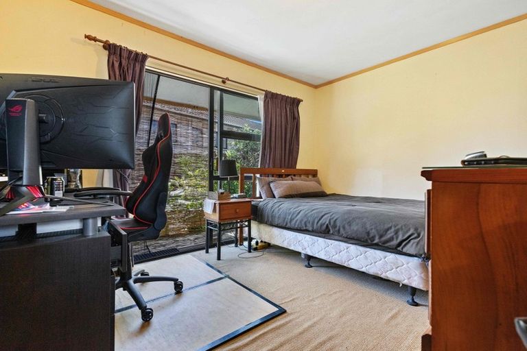 Photo of property in 2/11 Parramatta Place, Botany Downs, Auckland, 2010