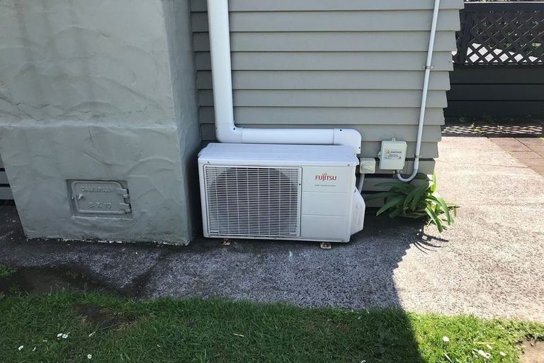 Photo of property in 39 Paritutu Road, Spotswood, New Plymouth, 4310