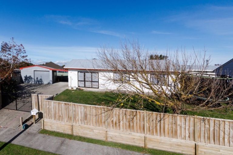Photo of property in 27 Tiller Close, Kelvin Grove, Palmerston North, 4414