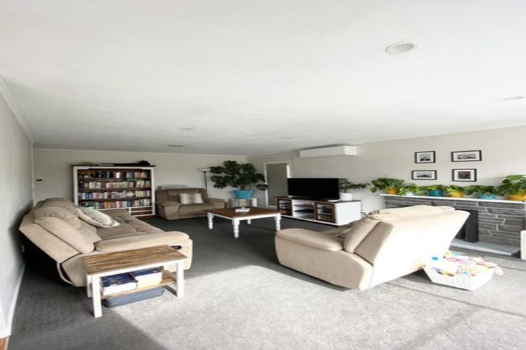 Photo of property in 93 Fairclough Road, Beach Haven, Auckland, 0626