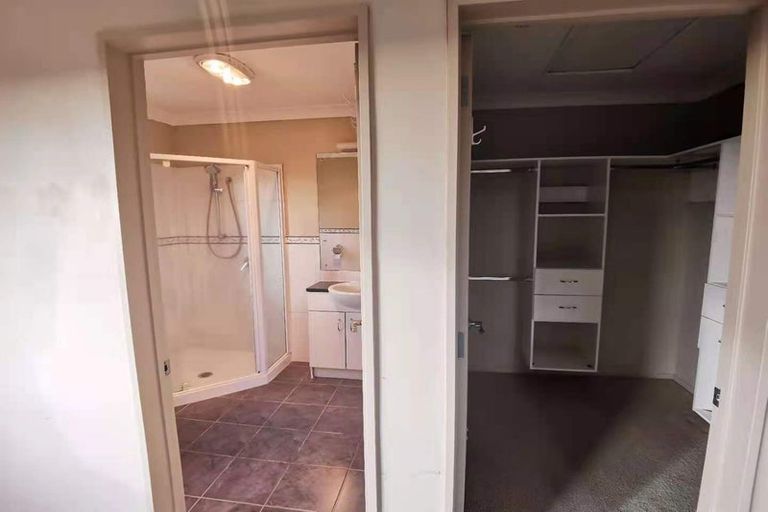 Photo of property in 40 Mandeville Place, Unsworth Heights, Auckland, 0632