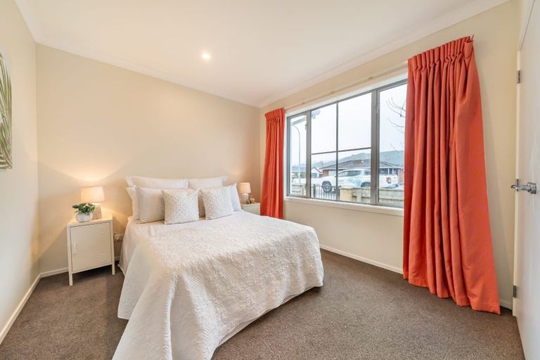 Photo of property in 1 Yeats Grove, Trentham, Upper Hutt, 5018