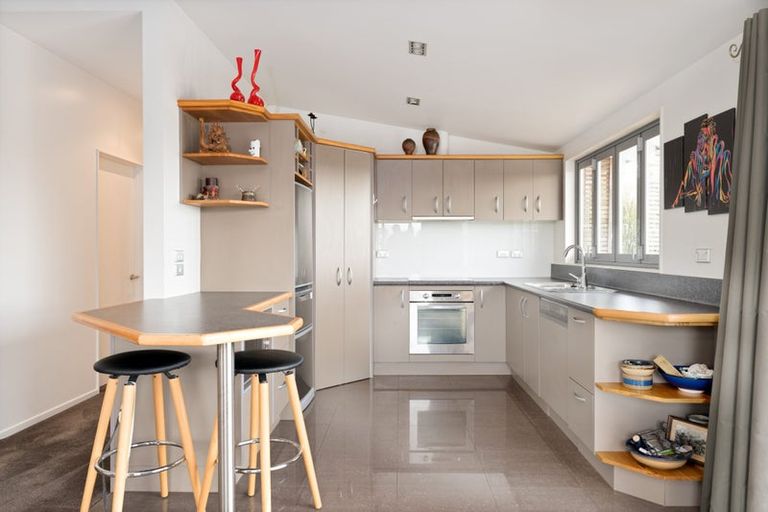 Photo of property in 1 Cron Avenue, Te Atatu South, Auckland, 0610