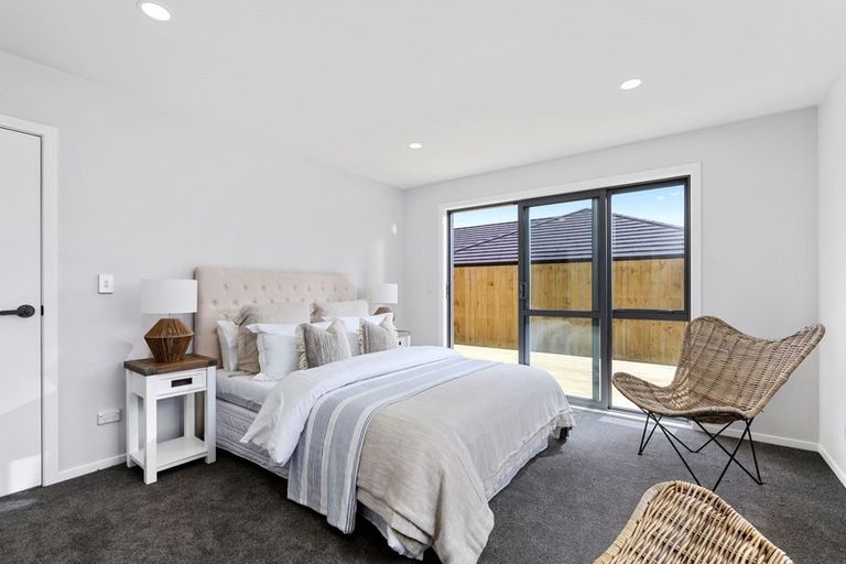 Photo of property in 33 Lumbarda Drive, Kumeu, 0810