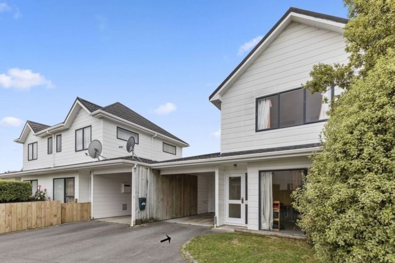 Photo of property in 2/22 Mason Street, Moera, Lower Hutt, 5010