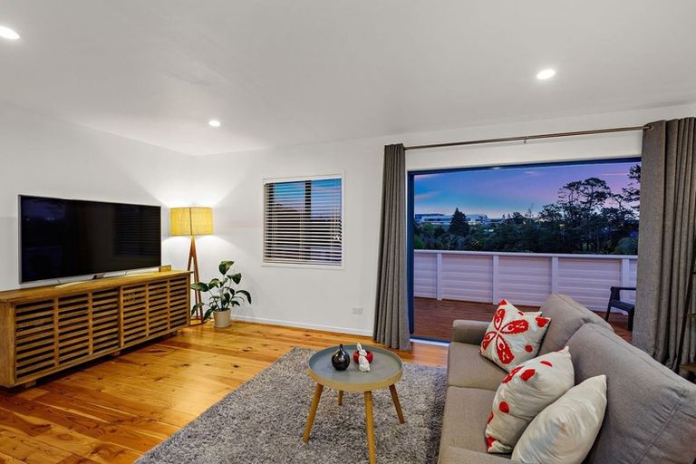 Photo of property in 15 Blethyn Place, Te Atatu South, Auckland, 0610