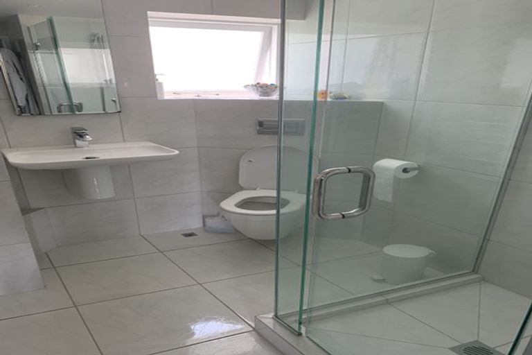 Photo of property in Oriana Apartments, 248 Oriental Parade, Oriental Bay, Wellington, 6011