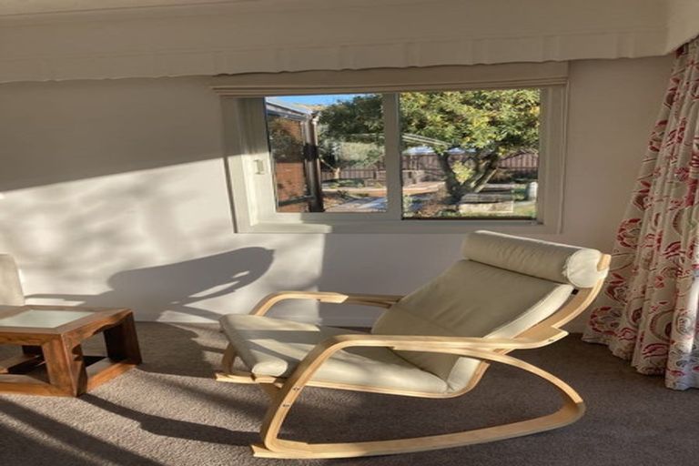 Photo of property in 2/10 Taupata Street, Redcliffs, Christchurch, 8081