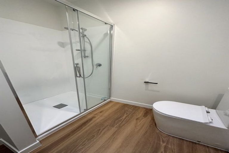 Photo of property in 1/2 Moor Avenue, Te Atatu Peninsula, Auckland, 0610