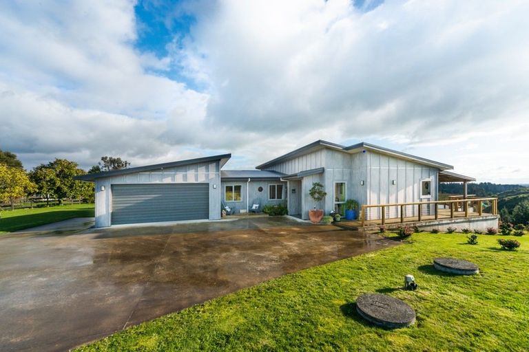 Photo of property in 74 Polson Hill Drive, Aokautere, Palmerston North, 4471