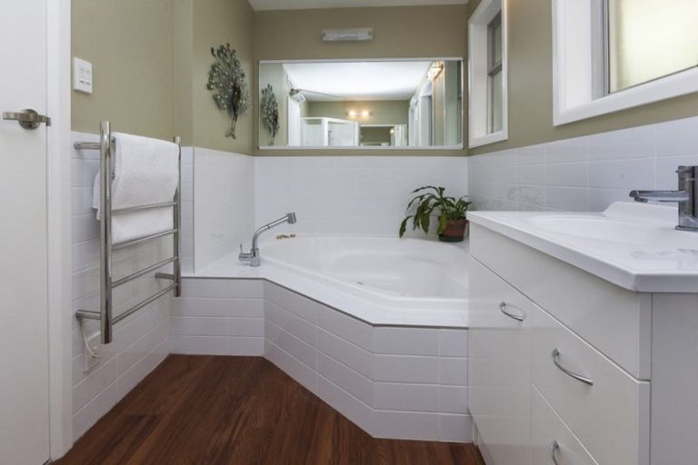 Photo of property in 13 Roseneath Place, Cashmere, Christchurch, 8022