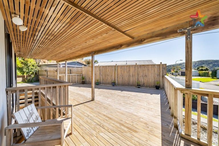 Photo of property in 1 Mcmanaway Grove, Stokes Valley, Lower Hutt, 5019