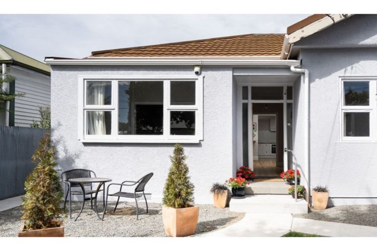 Photo of property in 38 Olliviers Road, Phillipstown, Christchurch, 8011