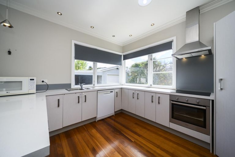 Photo of property in 583 Featherston Street, Roslyn, Palmerston North, 4414