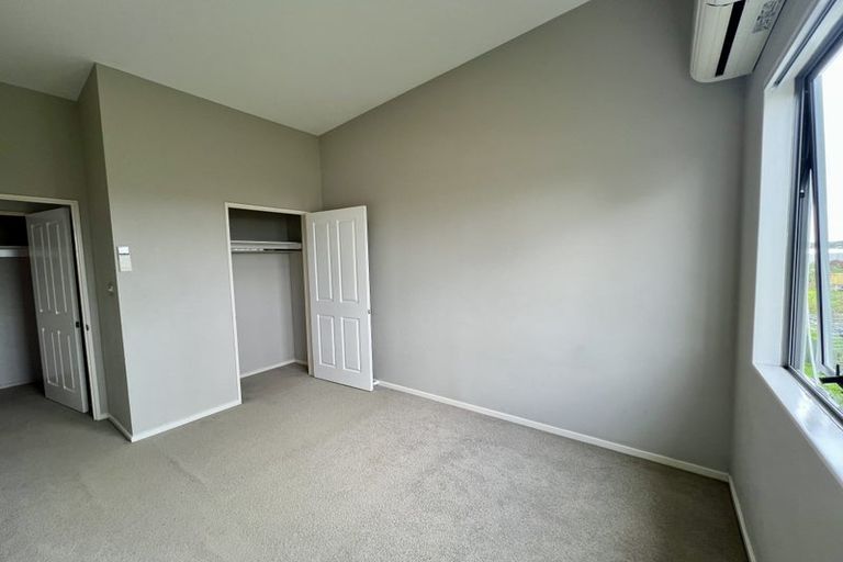 Photo of property in 31/3 Hulme Place, Henderson, Auckland, 0612