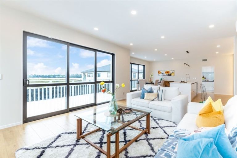 Photo of property in 25 Craigs Way, Hobsonville, Auckland, 0616