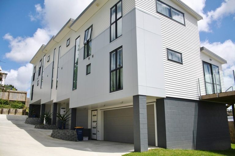 Photo of property in 16b Woodall Place, Totara Vale, Auckland, 0627