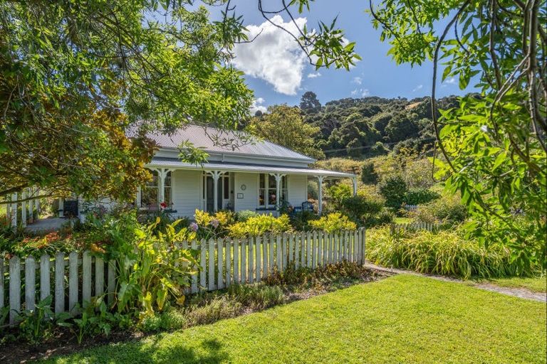 Photo of property in 5849 Christchurch Akaroa Road, Duvauchelle, Akaroa, 7582