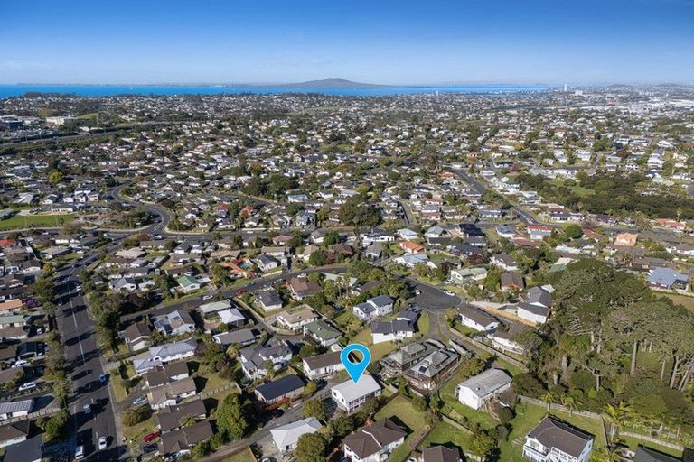 Photo of property in 2/26 Barbados Drive, Unsworth Heights, Auckland, 0632