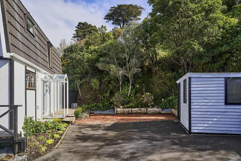 Photo of property in 8 Korokoro Road, Korokoro, Lower Hutt, 5012