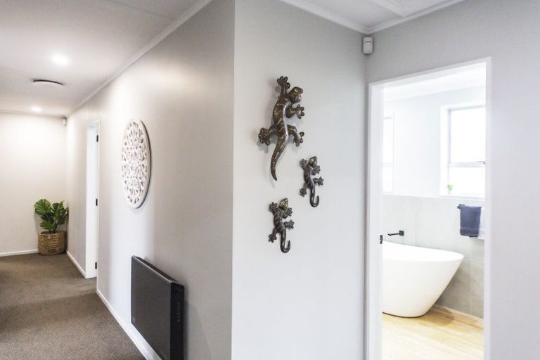 Photo of property in 8 Bryce Place, Kelvin Grove, Palmerston North, 4414