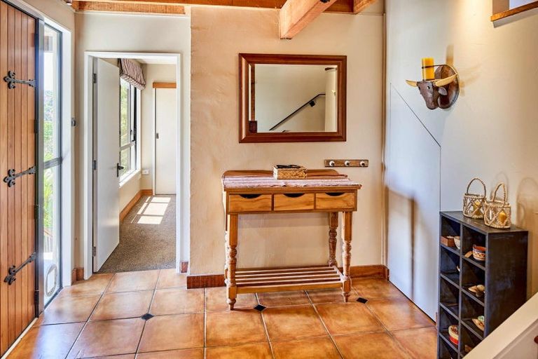 Photo of property in 82 Paremata Road, Paremata, Porirua, 5024