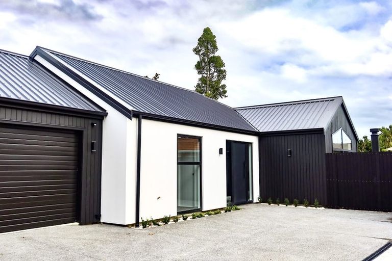 Photo of property in 76 Slacks Road, Awapuni, Palmerston North, 4412