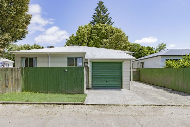 Photo of property in 4/8 Eulogy Place, Randwick Park, Auckland, 2105