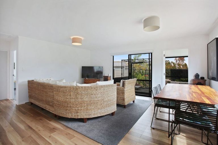 Photo of property in 3 Hosking Place, Clarks Beach, 2122